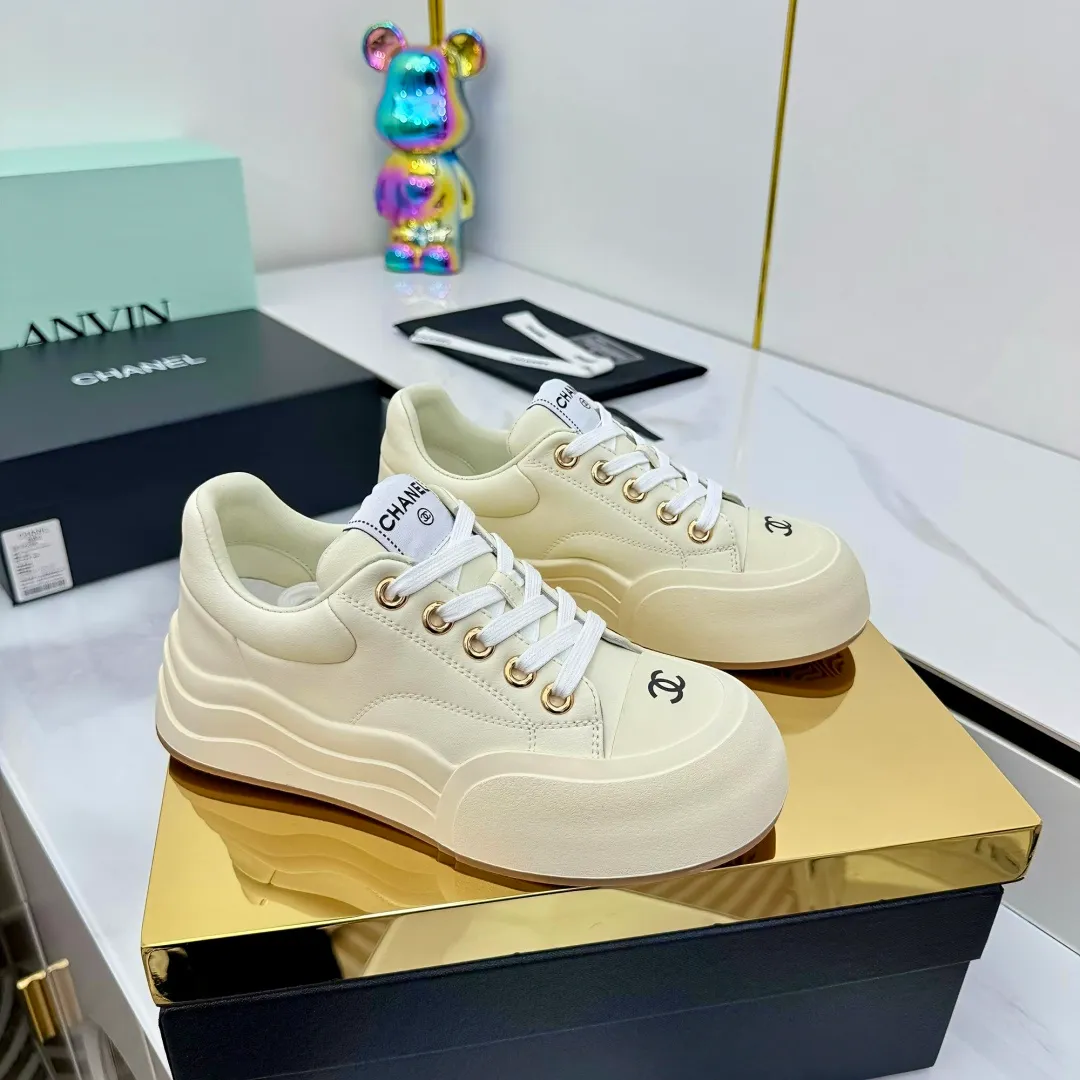 👟👟Ex-factory price 600👟👟 Chanel bread shoes ~ original calfskin panda shoes Chanel 25C latest hot style panda black and white sports shoes casual sneakers Xiaoxiang hot item classic black and white panda color coco girls must pay Fabric: original custom mixed sheepskin lining: original imported breathable mesh lining outsole: Original molded rubber + TPU combination Size: Women's 35-41 👉 👉 👉